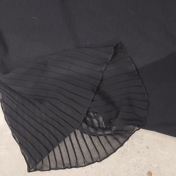 Top - Picture 2 of 3